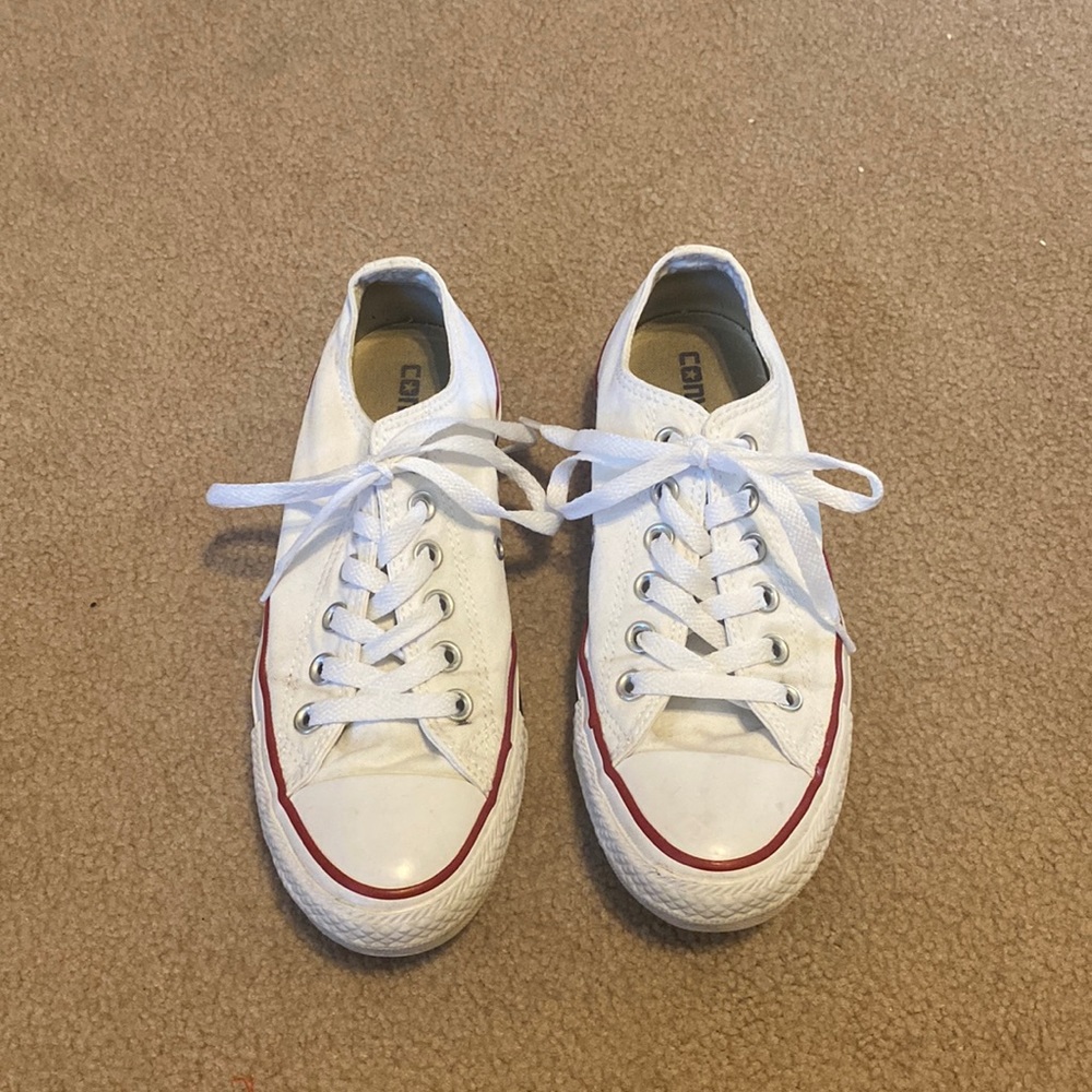 Converse Tennis Shoes - Size 7